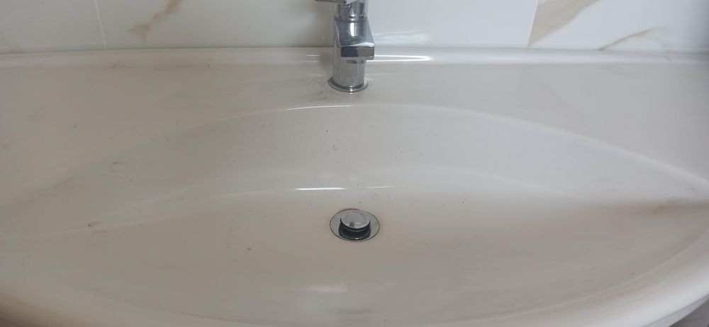 Lavatório  em cerâmica  alemã em muito bom estado.