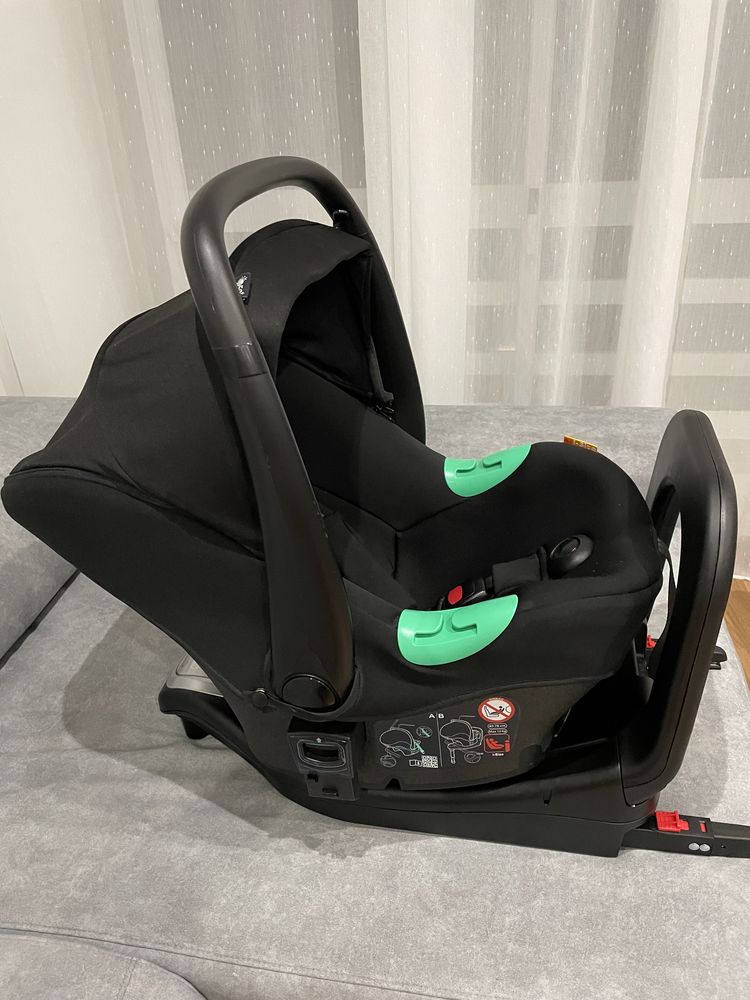 Ovo para bebé com base isofix