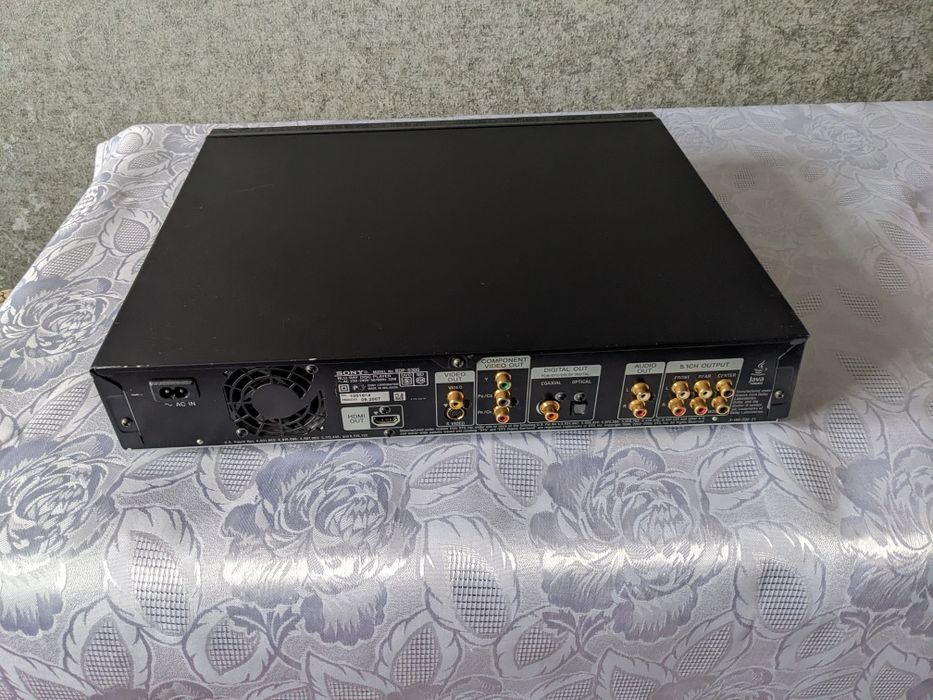 Продам оригинальный DVD плеер Sony