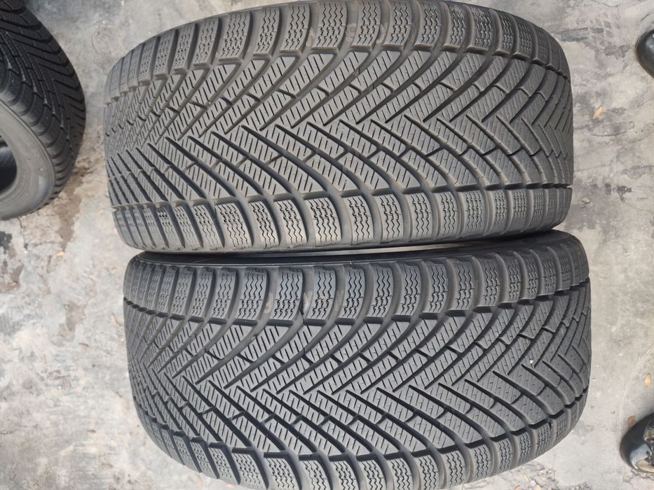 235/45/18 98VPirelli Powergy Winter 2024