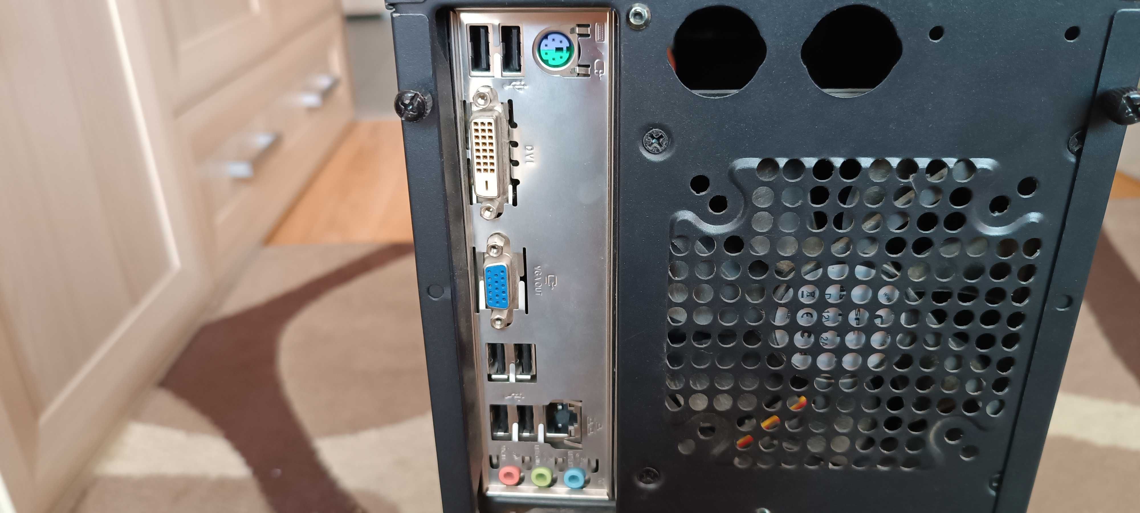 Komputer stacjonarny + monitor do nauki/pracy