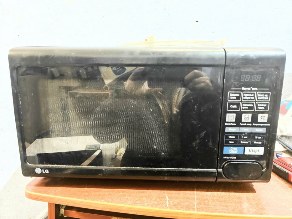 Микроволновка LG mh-6346mbq