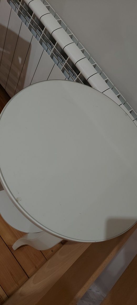 Biały stolik Ikea Hemnes