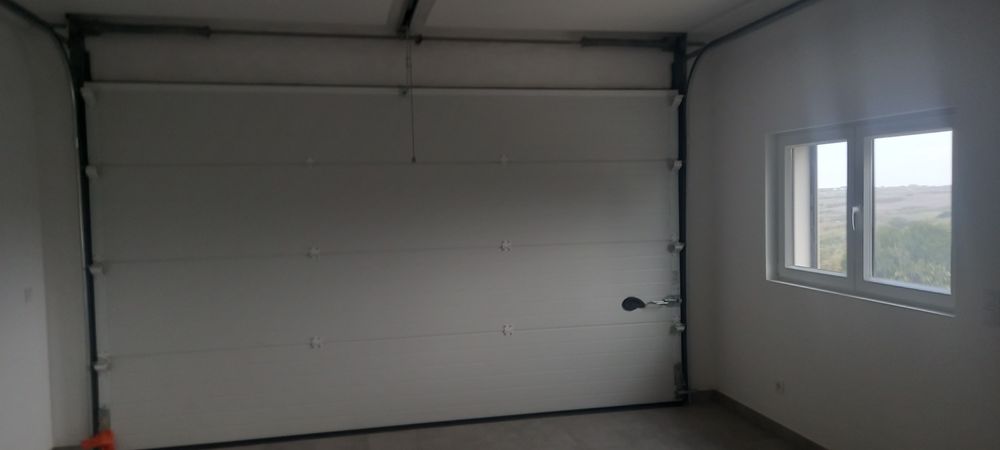 Portão  de garagem com motor