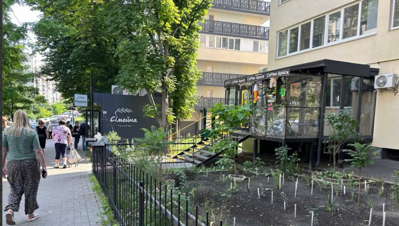 Здам Фасад 51м2 біля виходу з м. КПІ та Перед АТБ і СМАРТПЛАЗИ