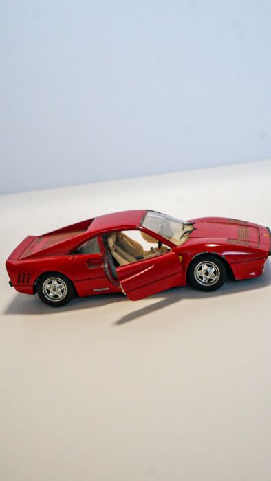 Carros de colecção Ferrari GTO e Viper Dodge GTS Coupe