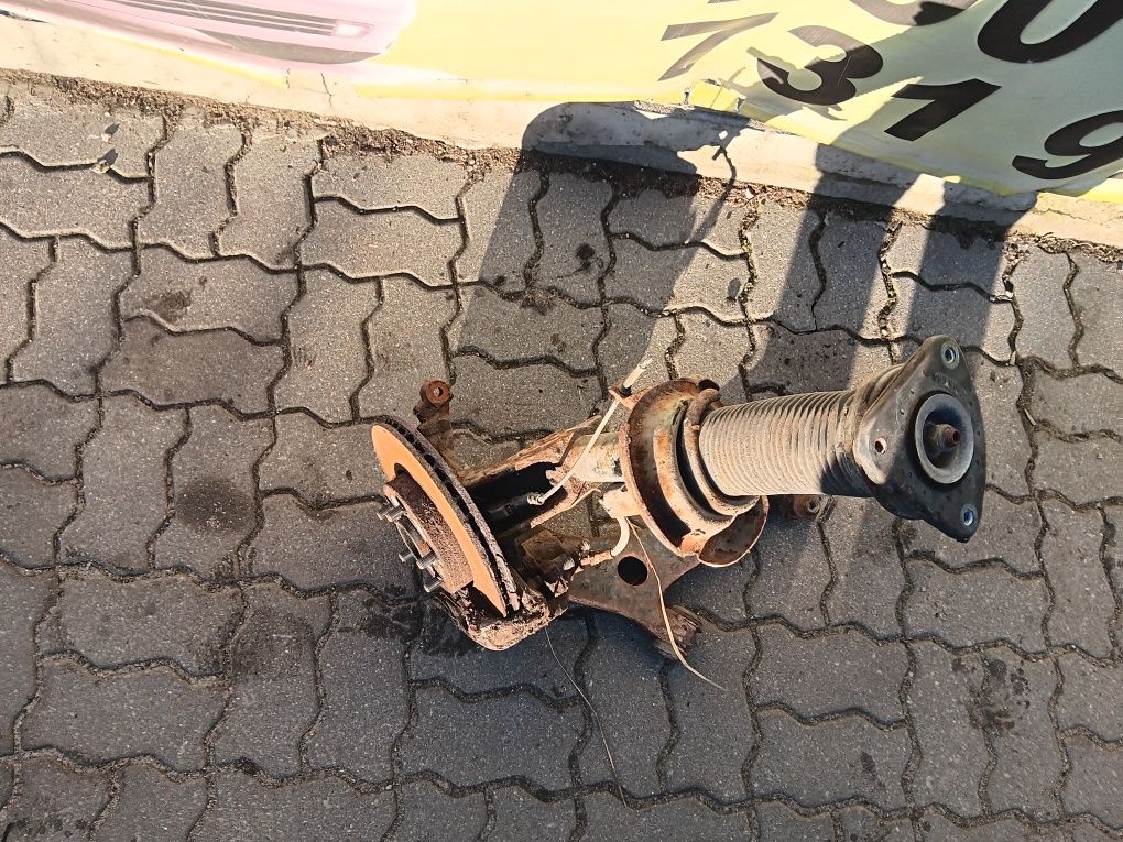 Ford Focus mk2 II amortyzator zwrotnica wahacz zacisk prawy przód benz
