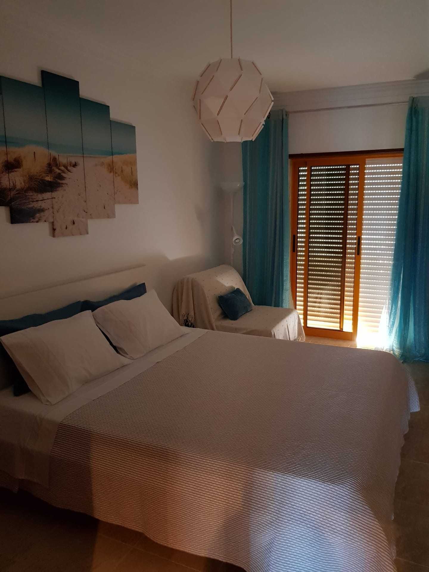 Apartamento em condomínio c/ Piscina junto à praia Quarteira/Vilamoura