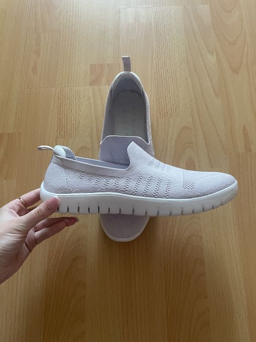 Продам жіноче взуття