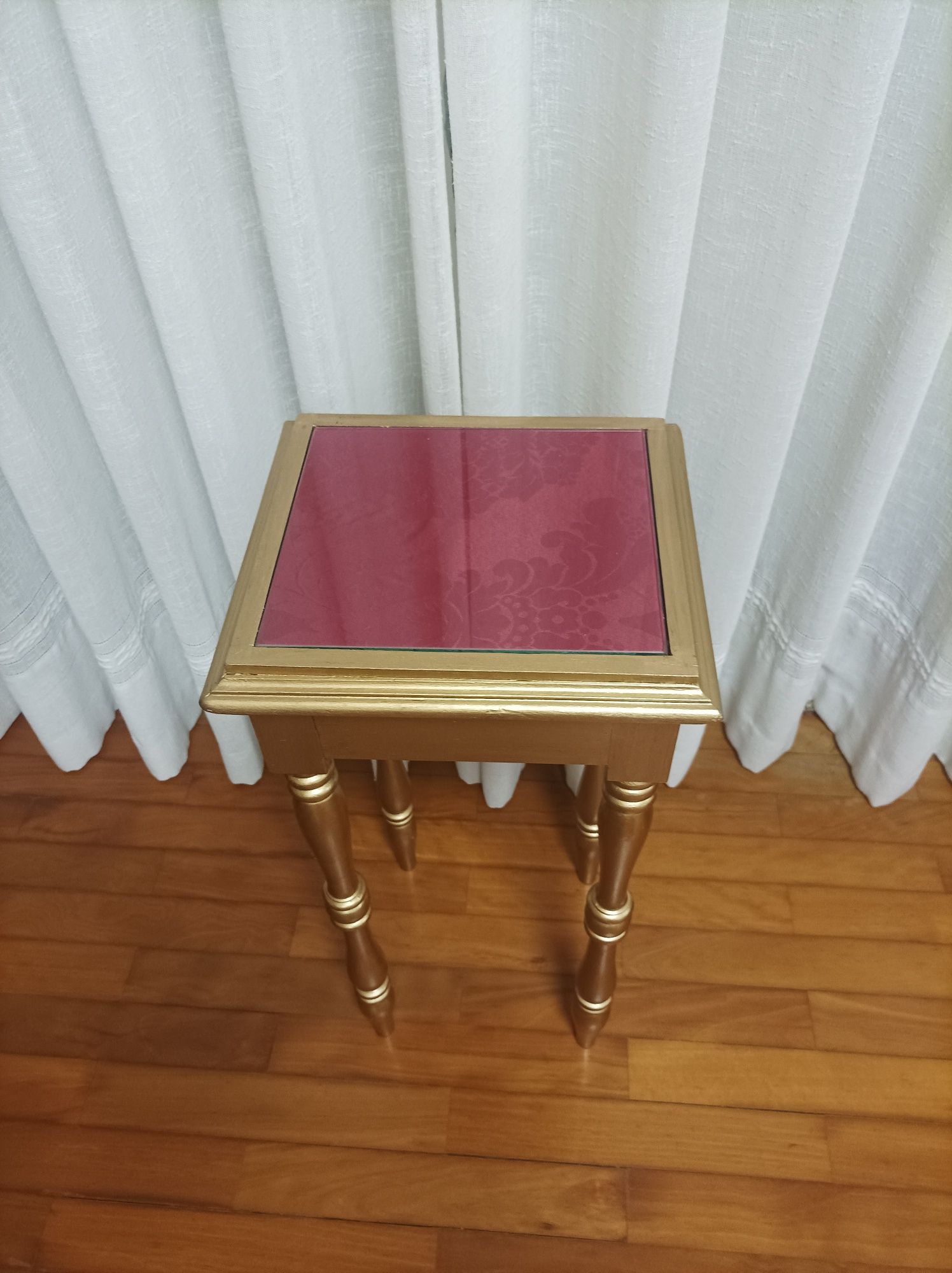 Conjunto centenário restaurado acabamento em ouro velho.