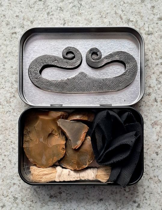 Krzesiwo Wikingów (9) wraz z zestawem akcesoriów do rozpalania