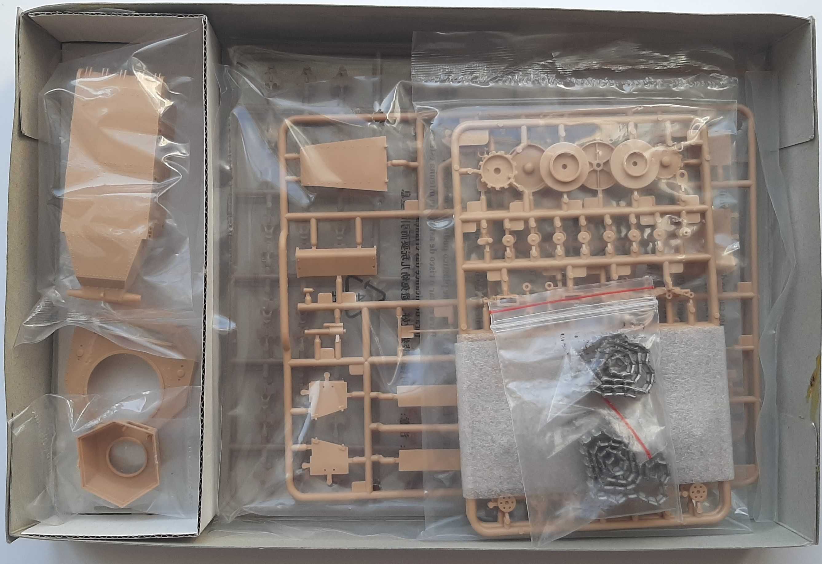 Hobby Boss 83873 T-18 mod. 1927 + MasterClub