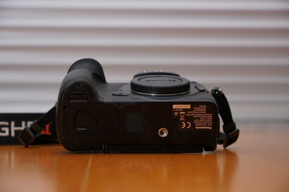 Panasonic GH5 II, c/ caixa e acessorios de origem + 2 Baterias extra