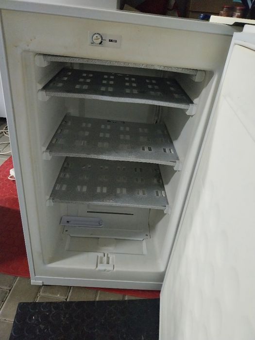 Zamrażarka 4 szuflady,pułki