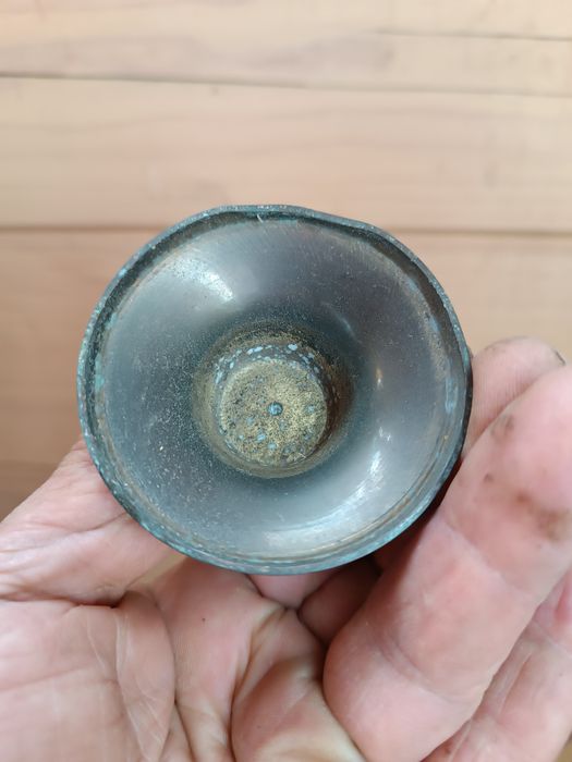 Jarra em bronze trabalhada