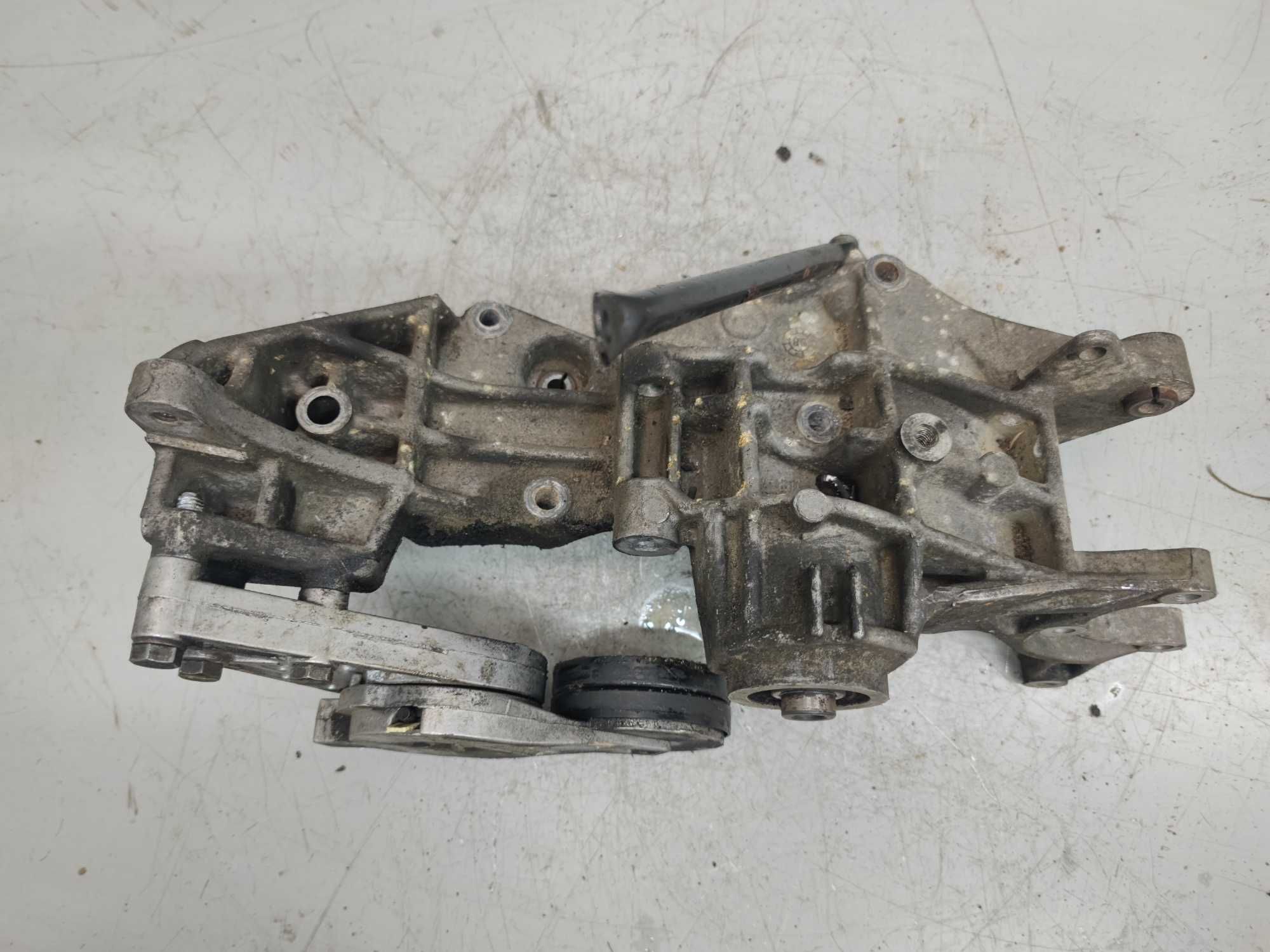 Audi A4 B5 VW Passat B5 1.8 T Łapa Alternatora