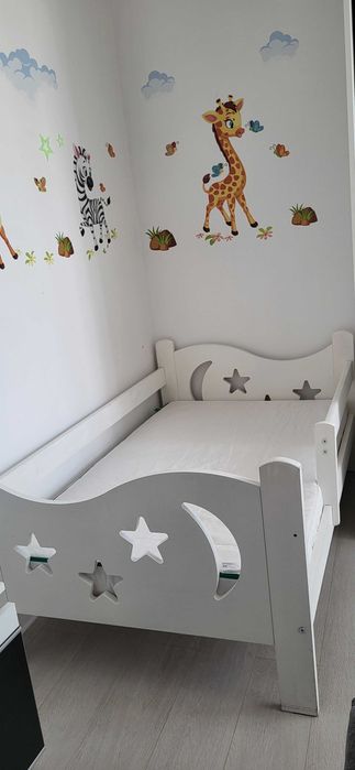 Łóżeczko dziecięce, drewniane, białe