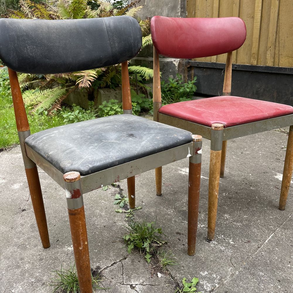 stare Polskie krzesła sztaplowane skandynawski design prl drewno metal