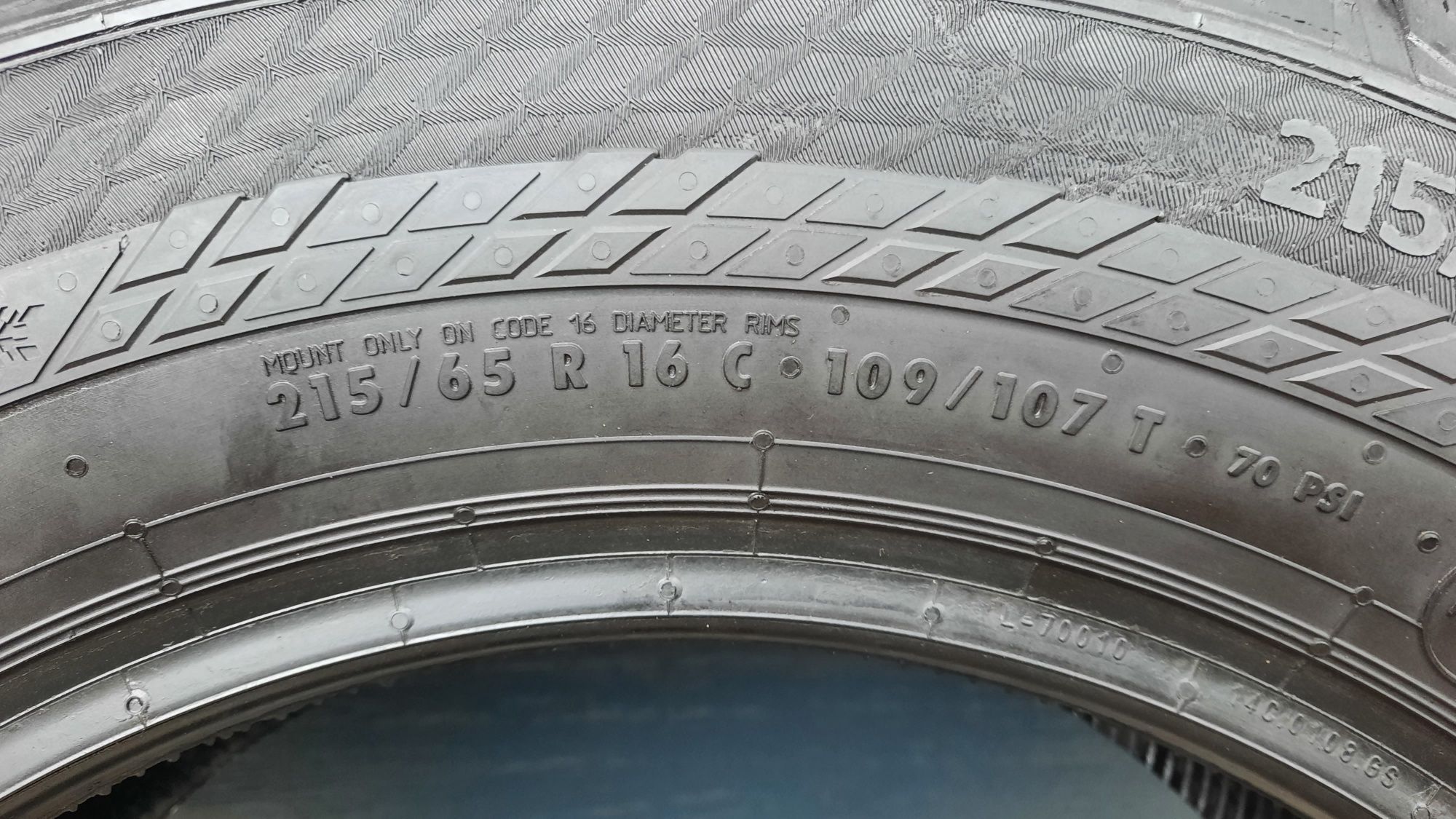 Continental 215/65 R16 C VanContact 4Season