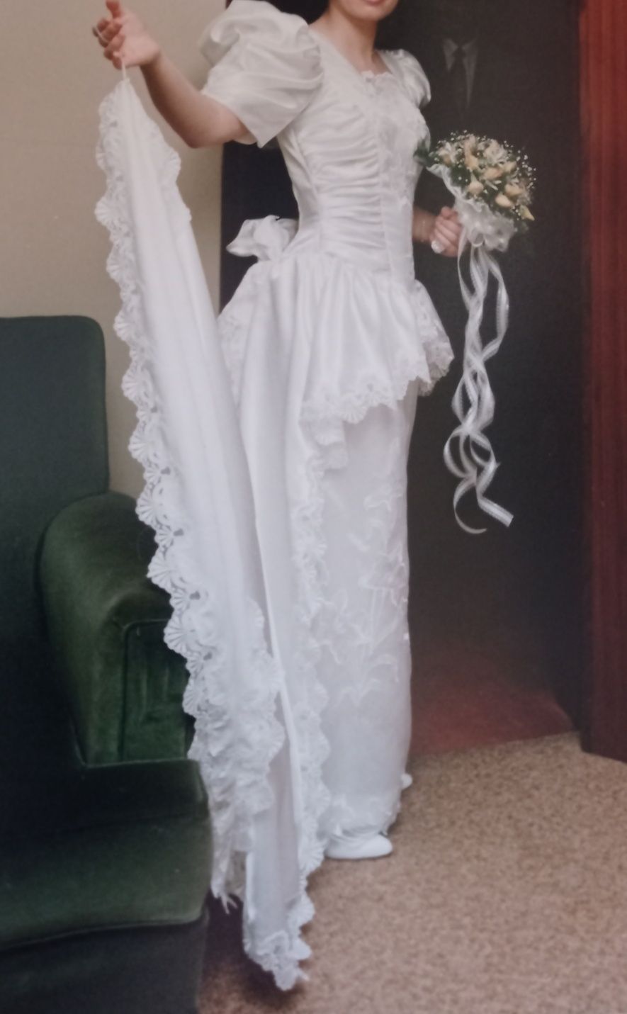 Vestido de noiva branco.