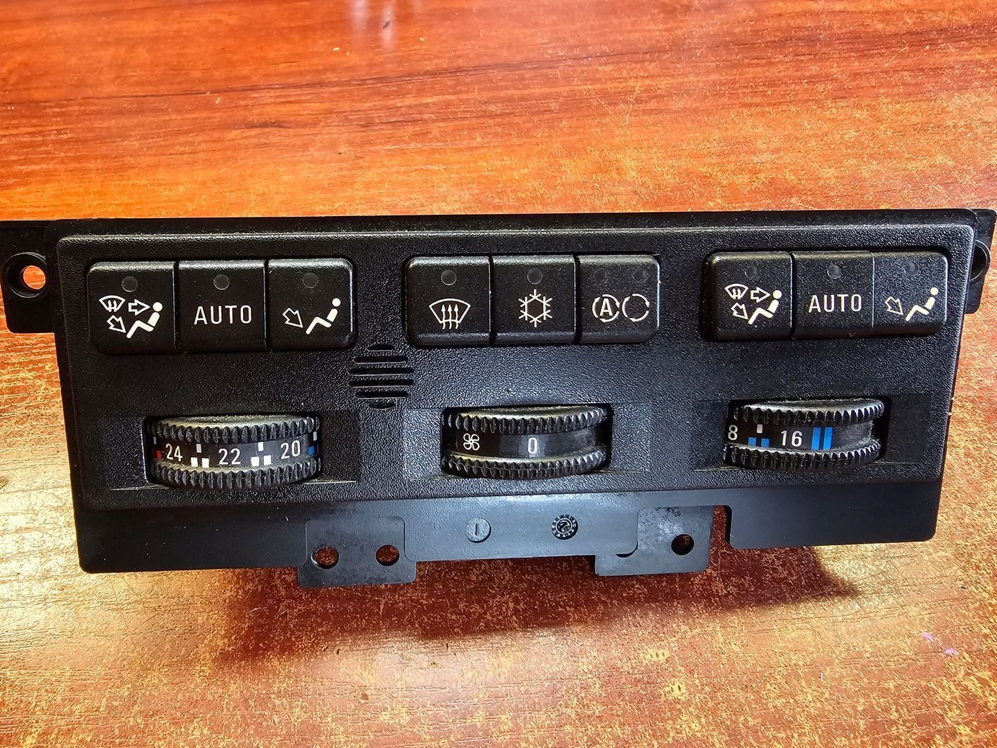 PANEL NAWIEWU KLIMATYZACJI BMW 840 850 E31 EU