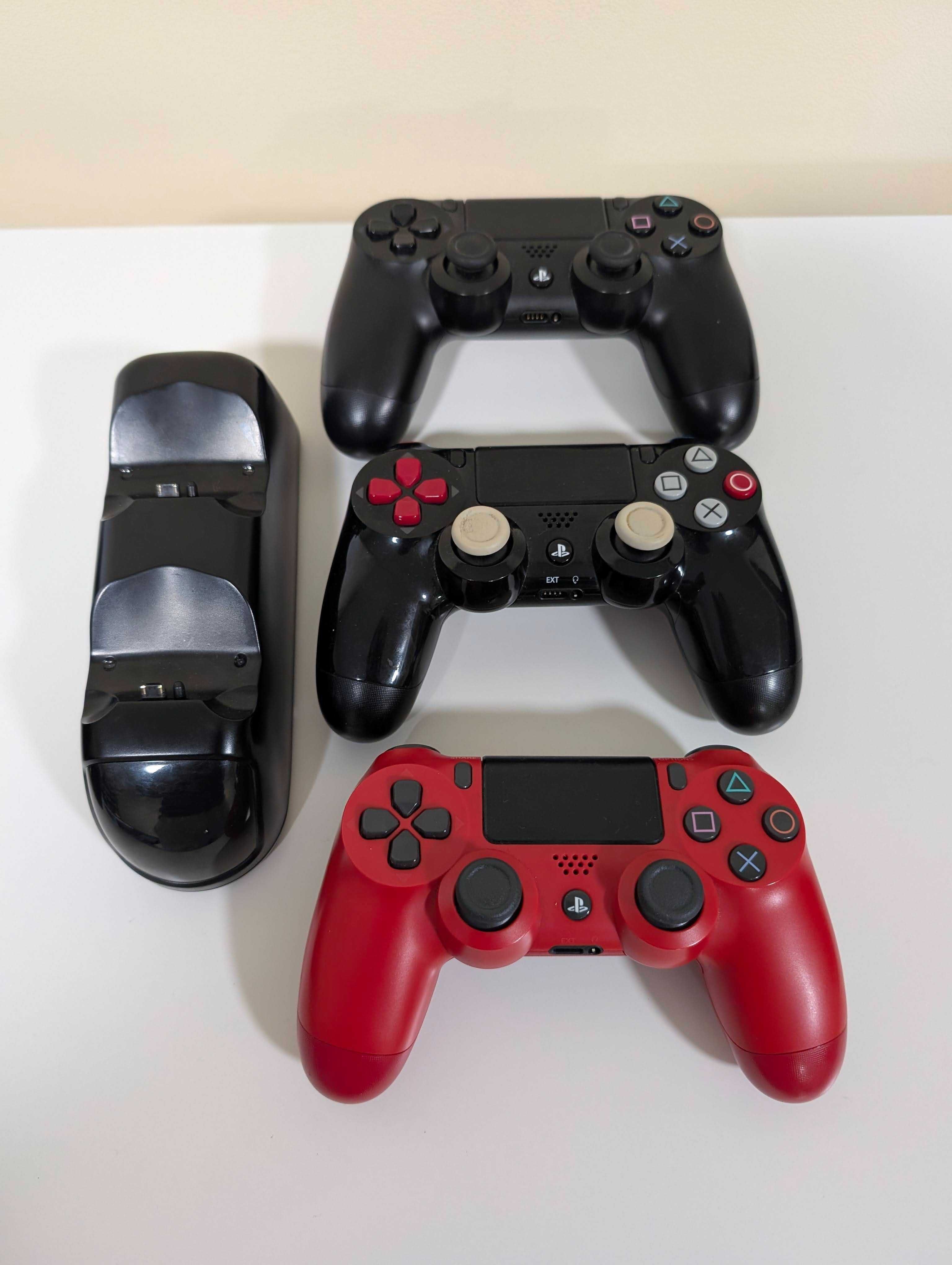 Pady do konsoli PS4 + ładowarka