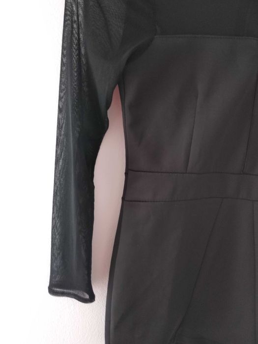 Blusa original e elegante.De meia estação, preta,com pormenores/ Nova