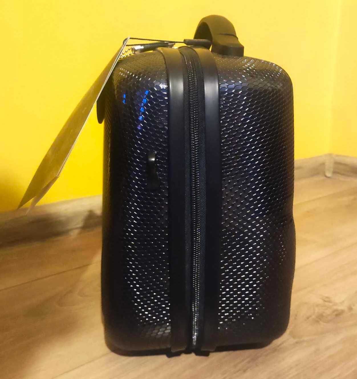 Kosmetyczka podróżna z polikarbonu marki WITTCHEN granatowa