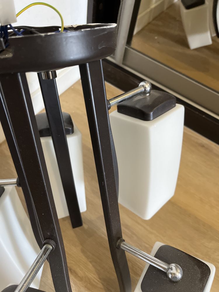 Lampa sufitowa wraz z żarówkami led
