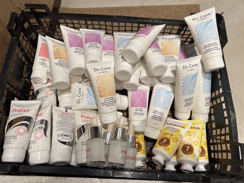 Zestaw kosmetykow 10 sztuk Faberlic