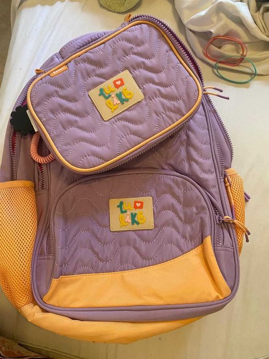 Mochila Luluca com  estojo  - tudo novo