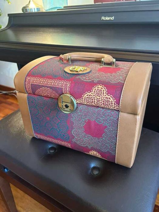 "Necessaire" da marca Giorgio Ferri