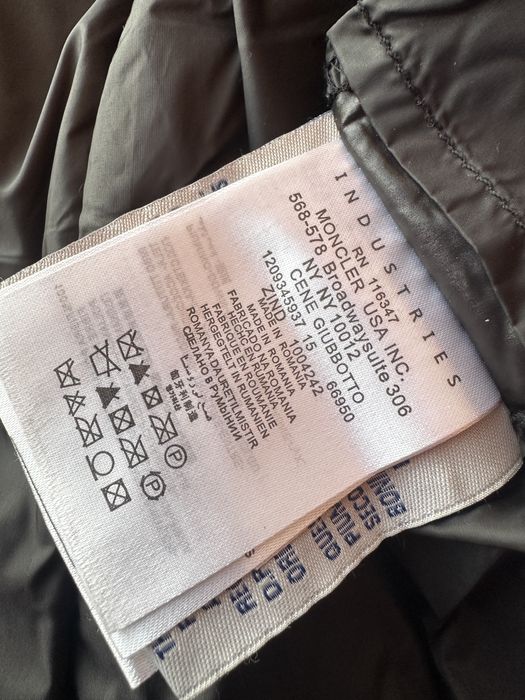 Жіночий чорний довгий пуховик moncler з хутром на капюшоні ,3