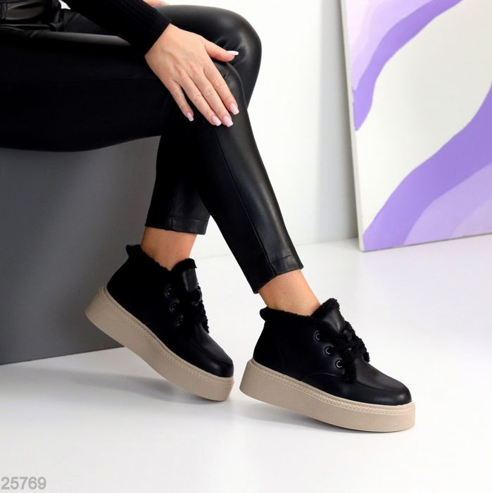 Жіночі шкіряні зимові черевики в кольорах