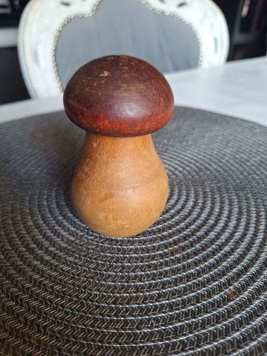 Drewniany grzybek - dziadek do orzechów