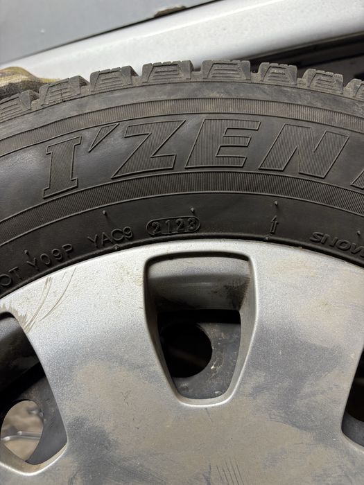 Комплект змних шин 195/65 R15 с дисками