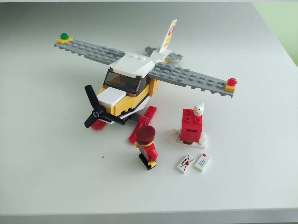 LEGO City Samolot pocztowy 60250 (klocki, pudełko, instrukcja)