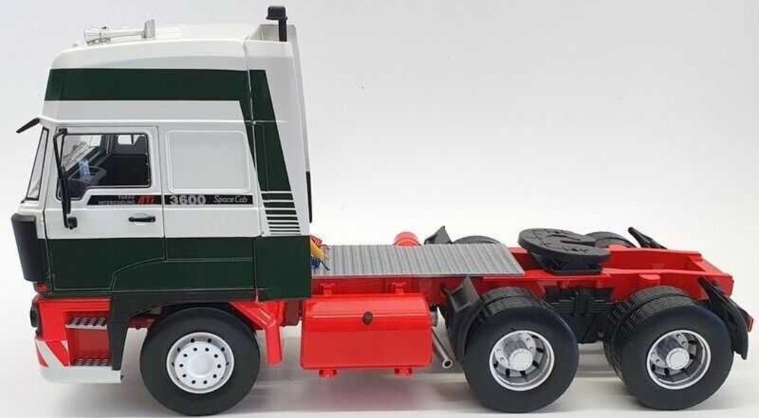 1/18 модель DAF 3600 Space Cab ROAD KINGS