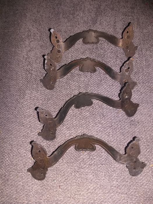 Cztery  okuća od starej serwantki