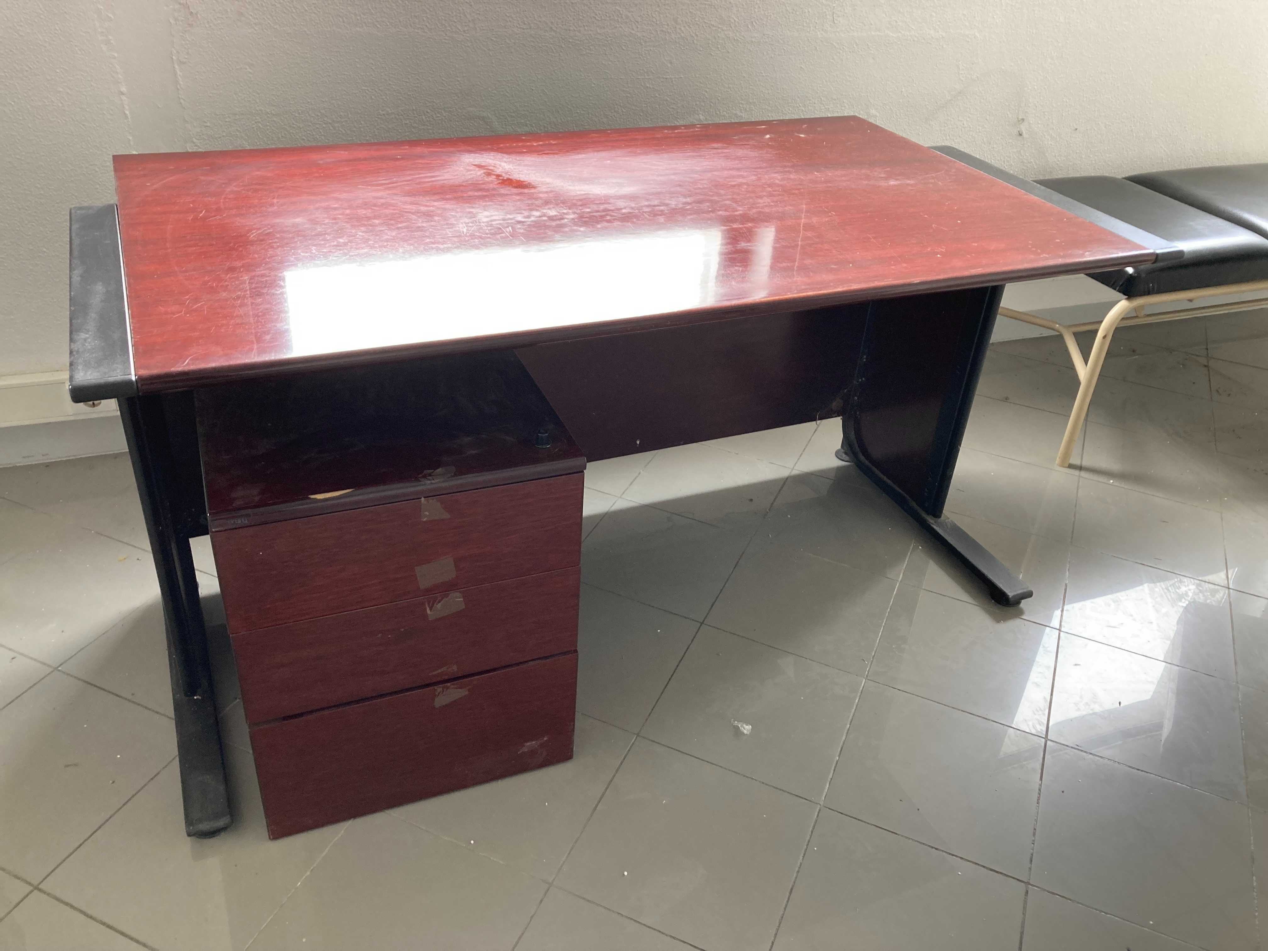 conjunto de equipamento de consultório médico