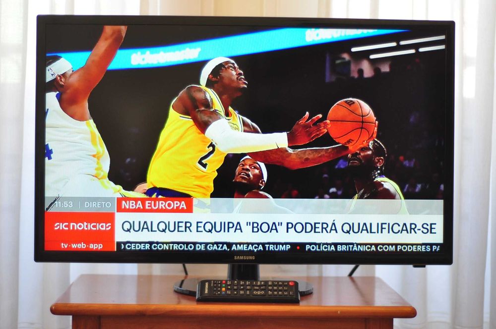 televisão LED Samsung 32" em excelente estado como nova