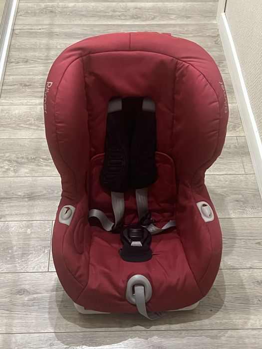 Продам автокресло Britax Romer Versafix (для детей от 9 мес до 4 лет)
