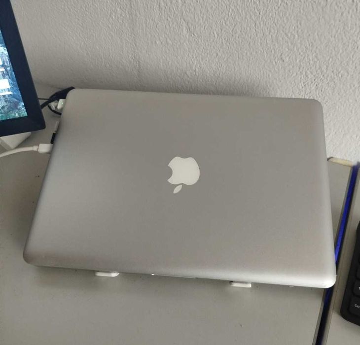 MacBook Late 2008 - 8GB/256GB Ssd.