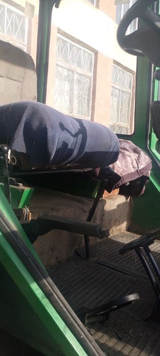 Трактор МТЗ 82 в робочому стані все працює завів і поїхав