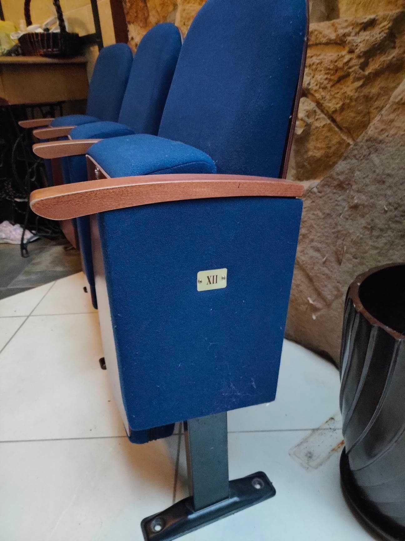 Krzesła z Kina sprzedam