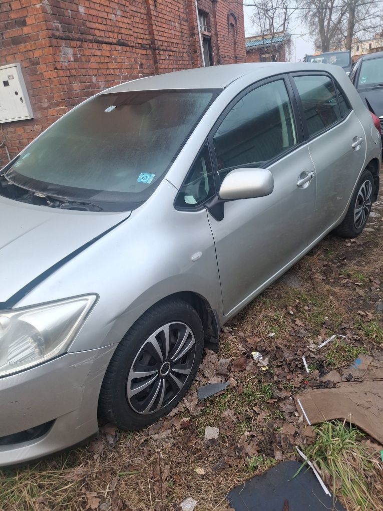 Sprzedam na.części toyota Auris 1 I 07- 2.0 D4D wszystkie elementy