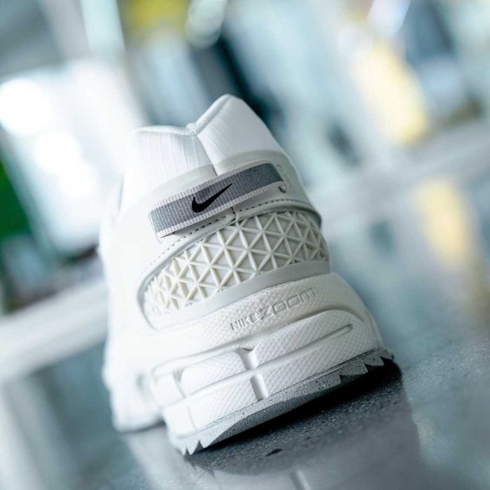 ОРИГІНАЛ Nike Zoom Vomero Roam (HV5951-100) кроссовки мужские кросівки