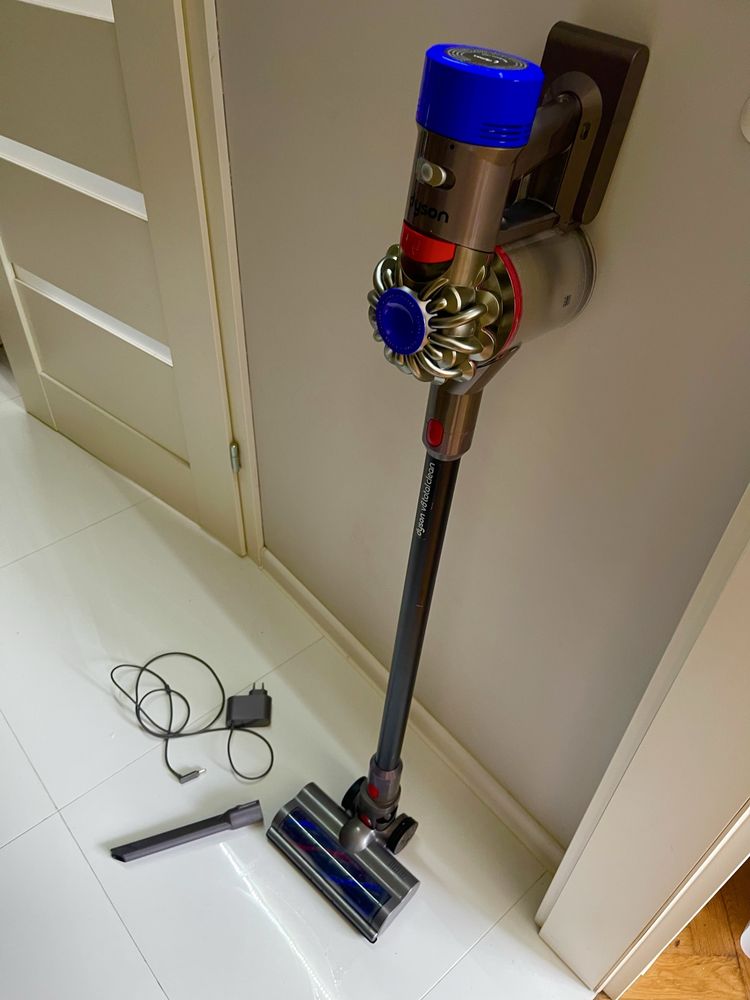 Odkurzacz Dyson V 8 Total clean , oryginalna ładowarka , bateria