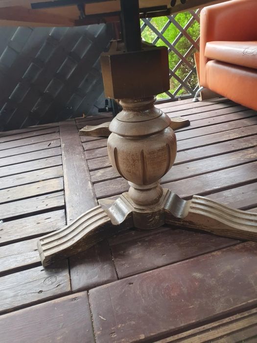 Stół z blatem marmurowym