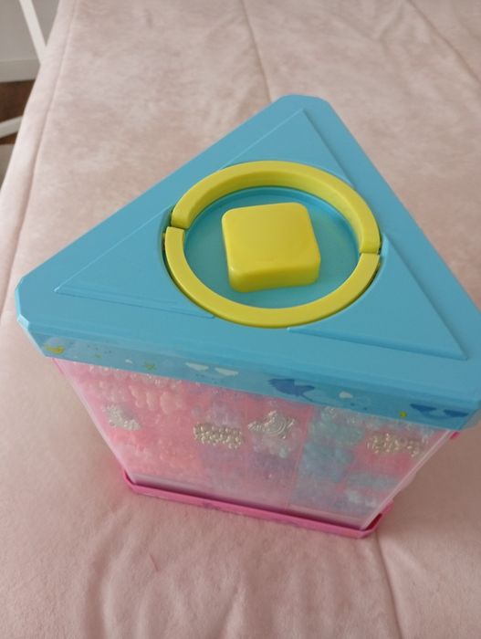 Brinquedo de fazer bracelete e colares